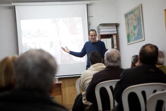 Gran éxito de la charla "Agricultura ecològica: Gestió de la parcel·la i maneig del sòl"