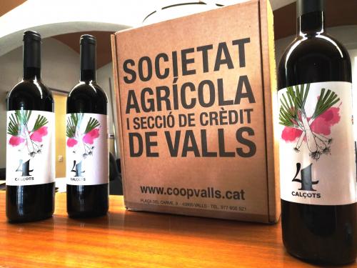 La Societat Agrícola de Valls presenta el vi negre ‘4 calçots’, el primer de la seva nova gamma de vins amb motius vallencs